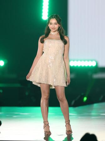 ポーズを取るゆきぽよ＝５日