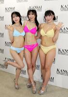 「ＫＡＮＳＡＩ　ＣＯＬＬＥＣＴＩＯＮ　２０２６　Ｓ／Ｓ」に出演した（左から）村雨芙美、熊田曜子、柚乃りか
