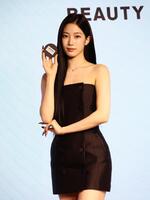 VIDIVICIの日本公式ローンチ発表会にアンバサダーとして出席したLE　SSERAFIMのKAZUHA