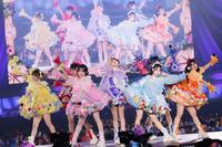 パフォーマンスで魅了するＳＷＥＥＴ　ＳＴＥＡＤＹの（左から）山内咲奈、白石まゆみ、栗田なつか、塩川莉世、音井結衣、奥田彩友、庄司なぎさ（撮影：ヨシモリユウナ、河村美貴）