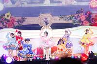 パフォーマンスで魅了するＳＷＥＥＴ　ＳＴＥＡＤＹの（左から）音井結衣、白石まゆみ、奥田彩友、栗田なつか、庄司なぎさ、塩川莉世、山内咲奈（撮影：ヨシモリユウナ、河村美貴）