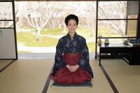 山口県岩国市でのロケに先立ち、主人公・葉野珠のモデルである同市出身の作家・宇野千代さんの生家を訪れた石橋静河