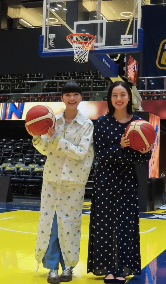 イベントに参加した見上愛（左）と上坂樹里