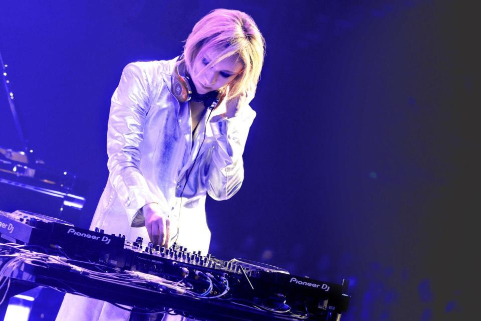 　ＤＪを務めるＹＯＳＨＩＫＩ