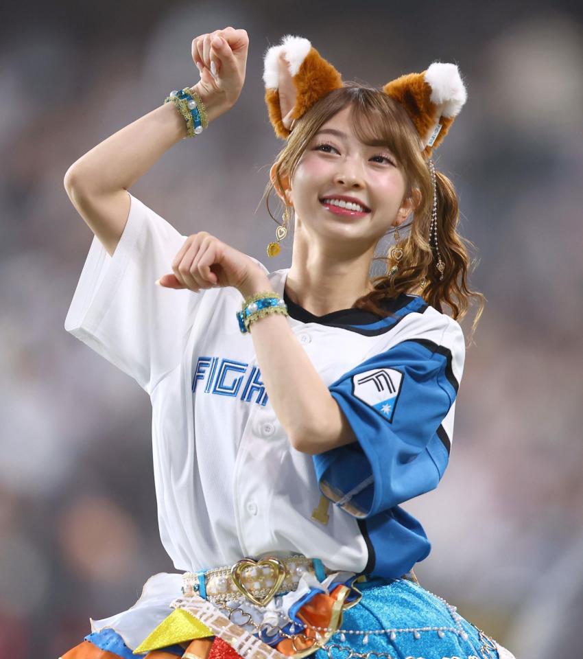 きつねダンスを踊る超ときめき♡宣伝部・辻野かなみ＝４日