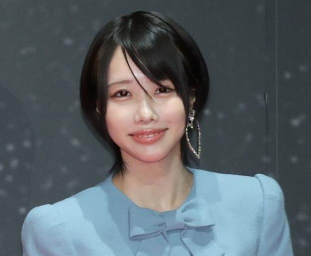 イベントを終え、降壇するあの（撮影・西岡正）