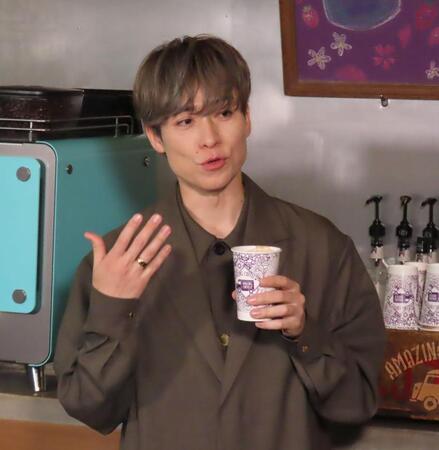 コーヒーの美味しさについて語るＥＸＩＬＥ　ＴＥＴＳＵＹＡ