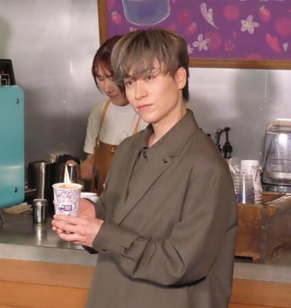 コーヒーについて語るＥＸＩＬＥ　ＴＥＴＳＵＹＡ