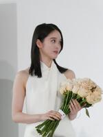 花束を受け取った高石あかり