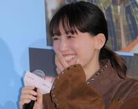 笑顔を見せる綾瀬はるか（撮影・吉澤敬太）