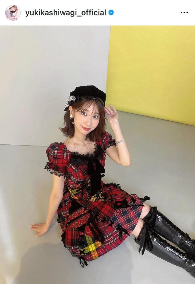 アイドル時代の１３年前に作ってもらったという衣装を着る柏木由紀。公式インスタグラム＠ｙｕｋｉｋａｓｈｉｗａｇｉ＿ｏｆｆｉｃｉａｌより