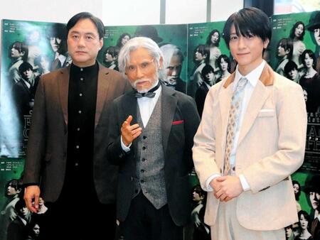 （左から）演出家の野坂実氏、片岡鶴太郎、鈴木拡樹