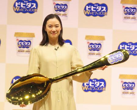 新ＣＭ発表会に出席した蒼井優