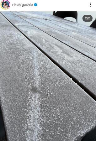 バルコニーのテーブルも凍ってる！東尾理子のインスタグラム＠ｒｉｋｏｈｉｇａｓｈｉｏより