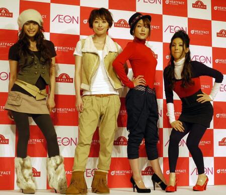 ＣＭでの衣装で登場したＳＰＥＥＤの（左から）上原多香子、島袋寛子、今井絵理子、新垣仁絵＝１０年９月