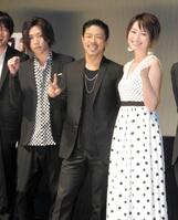 舞台あいさつを行った（左から）早乙女太一、ＥＸＩＬＥ　ＭＡＴＳＵ、島袋寛子＝１６年６月