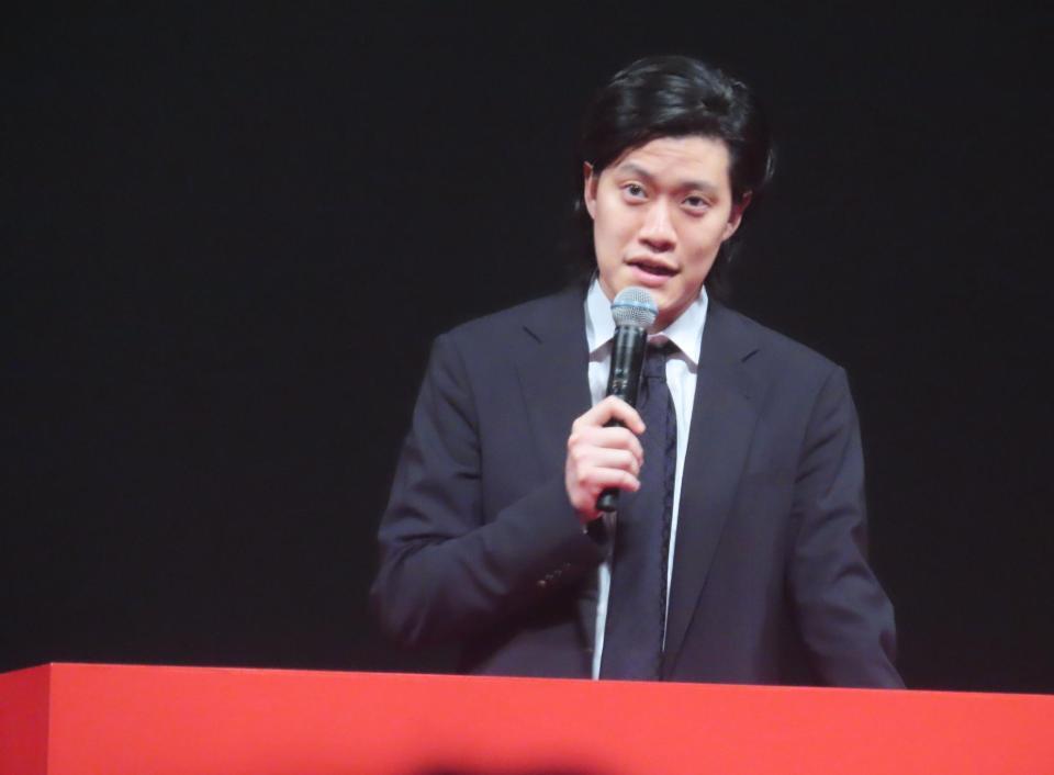 入学式にサプライズゲストとして出席した粗品