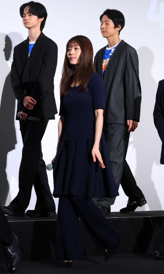 降壇する有村架純（撮影・金田祐二）