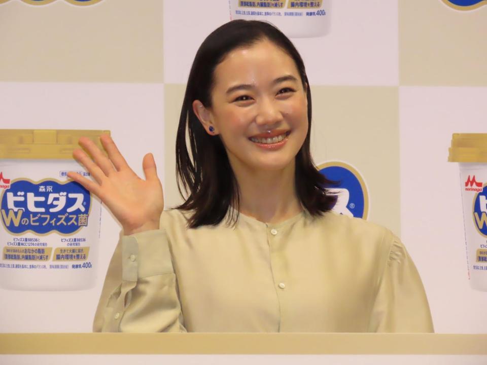 ビヒダスヨーグルト　新ＣＭ発表会に出席した蒼井優