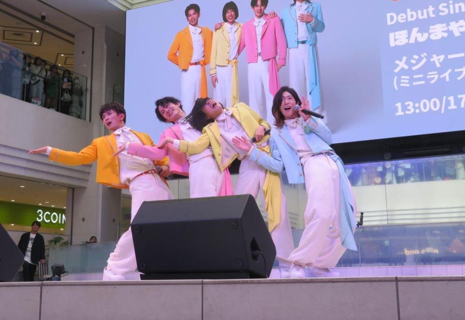 全力パフォーマンスで魅了したモナキ