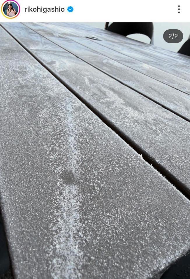 バルコニーのテーブルも凍ってる！東尾理子のインスタグラム＠ｒｉｋｏｈｉｇａｓｈｉｏより