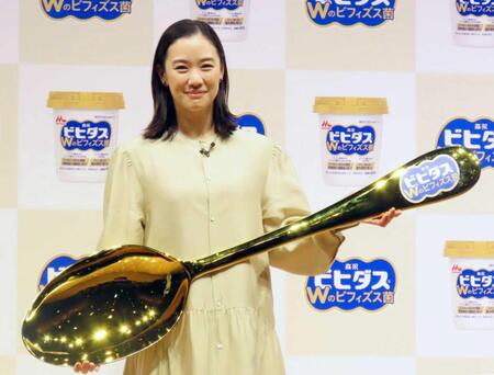 新ＣＭ発表会に出席した蒼井優