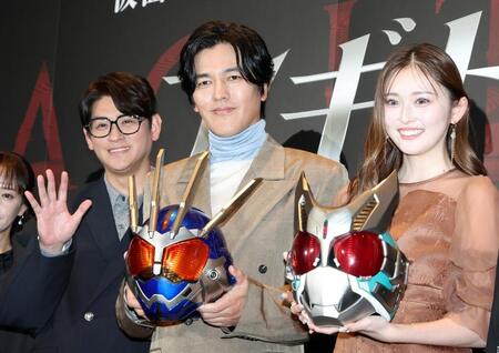 舞台あいさつに登壇した（右から）ゆうちゃみ、要潤、賀集利樹＝新宿バルト９（撮影・石井剣太郎）