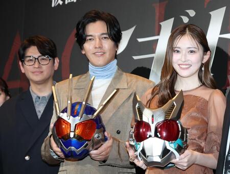 ポーズをとる（右から）ゆうちゃみ、要潤、賀集利樹＝新宿バルト９（撮影・石井剣太郎）