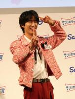 「好きすぎて滅！」のポーズを決める曽野舜太