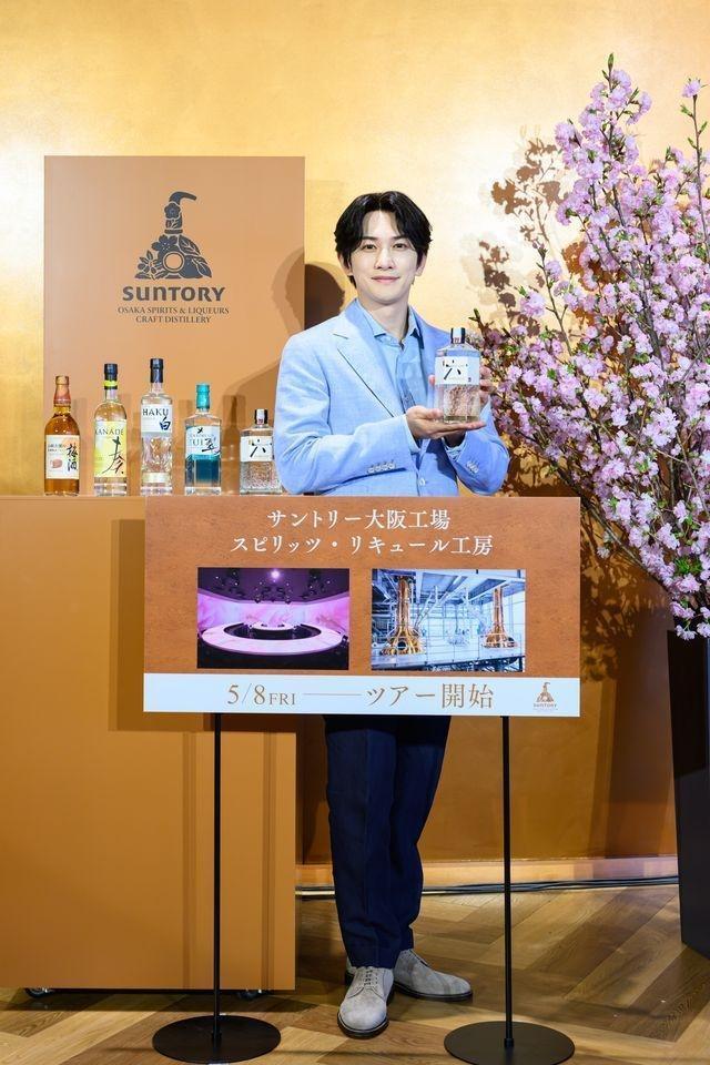 サントリー大阪工場のオープニングセレモニーに登場した町田啓太