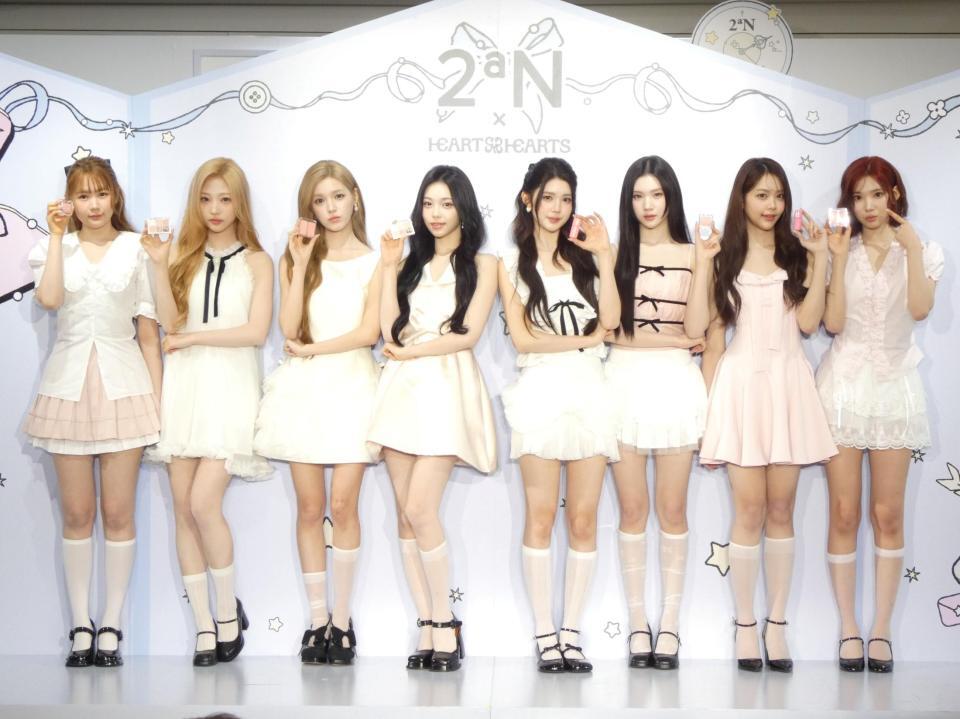 イベントに登場したＨｅａｒｔｓ２Ｈｅａｒｔｓの（左から）イェオン、ステラ、ユハ、イアン、エイナ、ジュウン、カルメン、ジウ