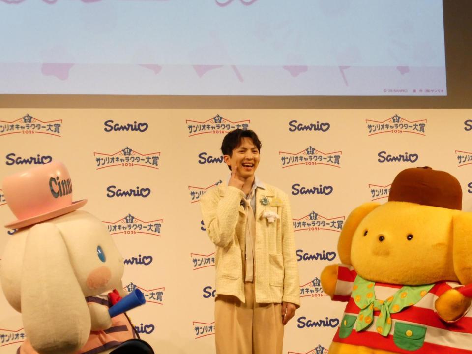 （左から）シナモロール、吉田仁人、ポムポムプリン