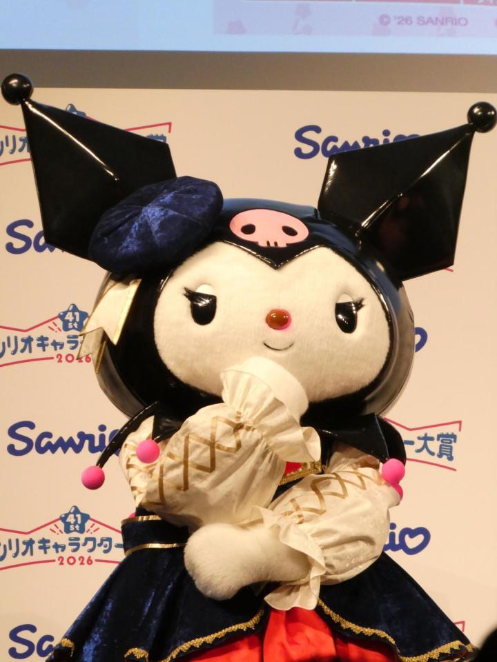 ポーズを決めるクロミ