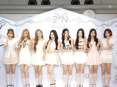 イベントに登場したＨｅａｒｔｓ２Ｈｅａｒｔｓの（左から）イェオン、ステラ、ユハ、イアン、エイナ、ジュウン、カルメン、ジウ