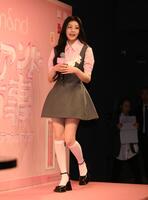 登壇するＷＯＮＨＥＥ（撮影・堀内翔）