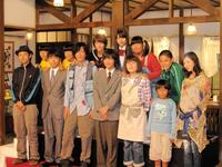 有村架純（後列中央）　２０１１年撮影　ドラマ「１１人もいる！」 