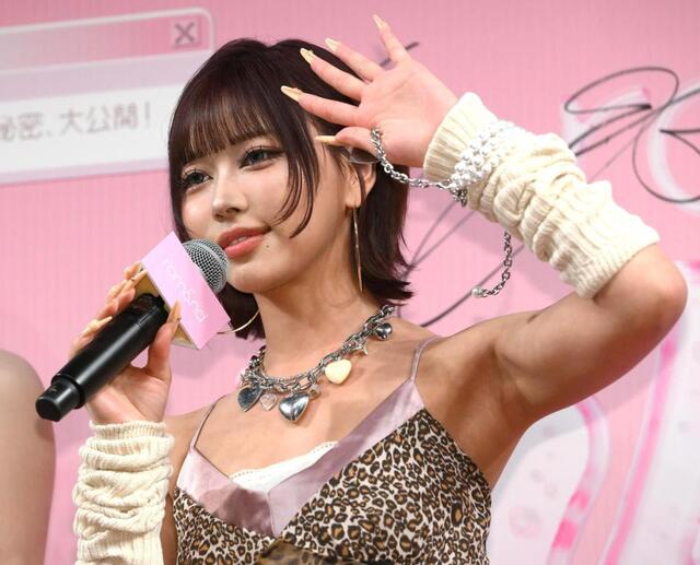 ラヴ上等」話題モデル らしさ全開ヒョウ柄トップスで魅了 ギャルの不