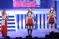 （左から）小田さくら、牧野真莉愛、岡村ほまれ