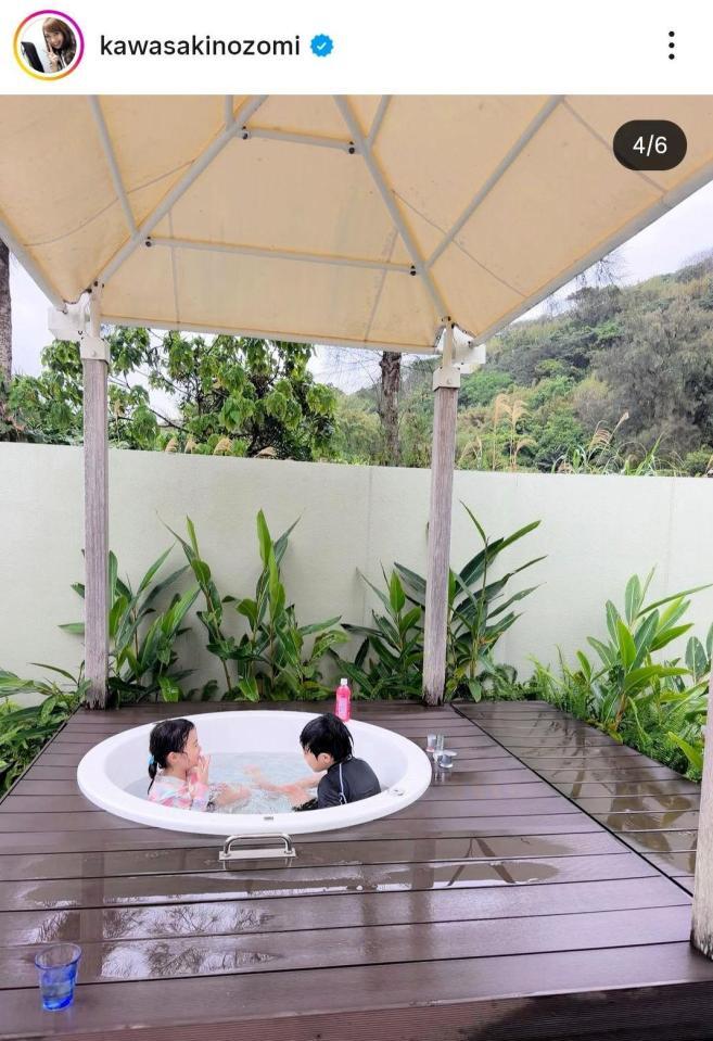 部屋にはジャグジーも。川崎希のインスタグラム＠ｋａｗａｓａｋｉｎｏｚｏｍｉ（４月１０日付）より