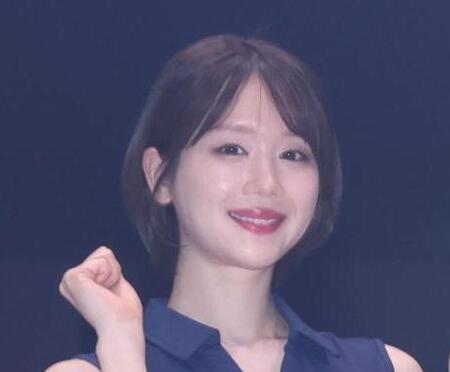 ラウンドガールを務めたあらた唯＝１１日