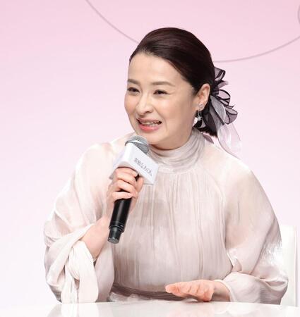 笑顔でトークする檀れい（撮影・西岡正）