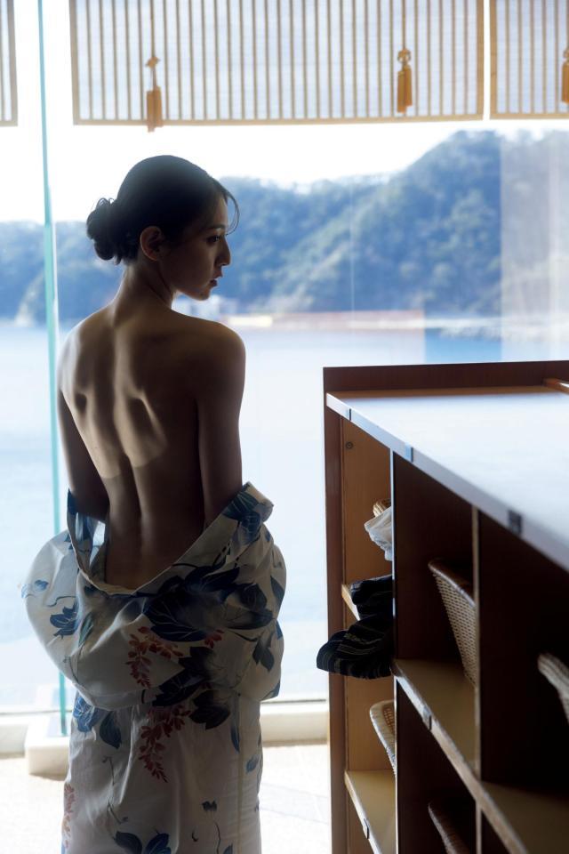 宮原華音写真集「Ｋ．Ｏ～ｋａｎｏｎ　ｏｒｉｇｉｎ～」（ワニブックス）