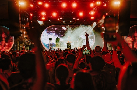 観客を熱狂させるＣｒｅｅｐｙ　Ｎｕｔｓ（撮影・Ｈｉｒｏｙａ　Ｂｒｉａｎ）