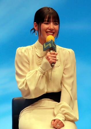 「刑事、ふりだしに戻る」の会見に出席した石井杏奈