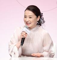 笑顔でトークする檀れい（撮影・西岡正）