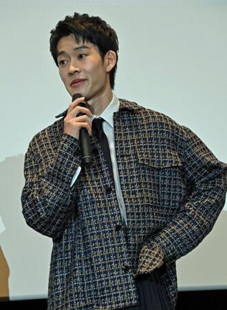 舞台あいさつをする山時聡真（撮影・持木克友）