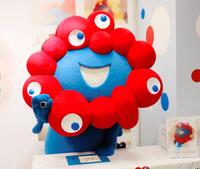 １ｓｔグラビア写真集「Ｉ　ｍｙａｋｕ　ｙｏｕ．」の発売を記念したお渡し会に姿を見せたミャクミャク