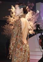 背中が大きく空いたドレスで登場した戸田恵梨香（撮影・棚橋慶太）