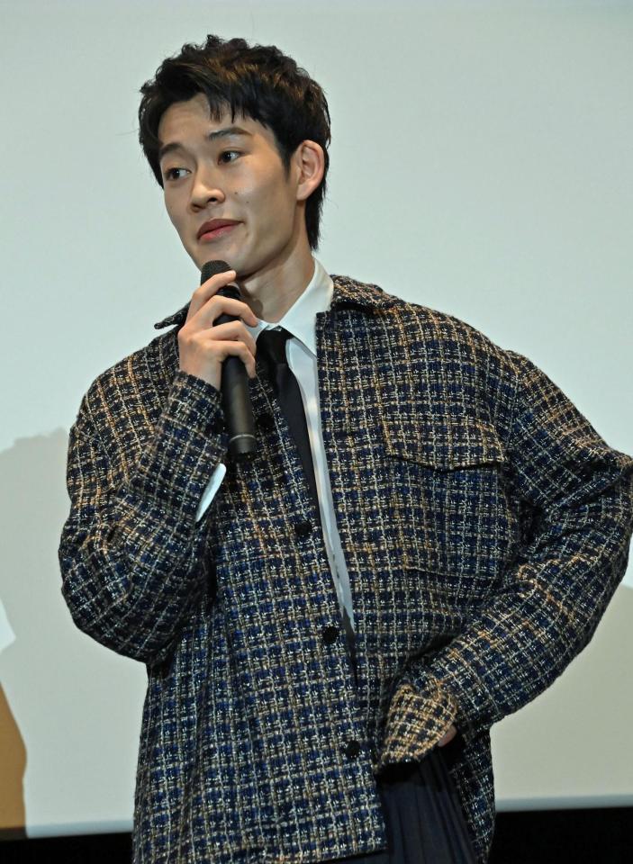 舞台あいさつをする山時聡真（撮影・持木克友）