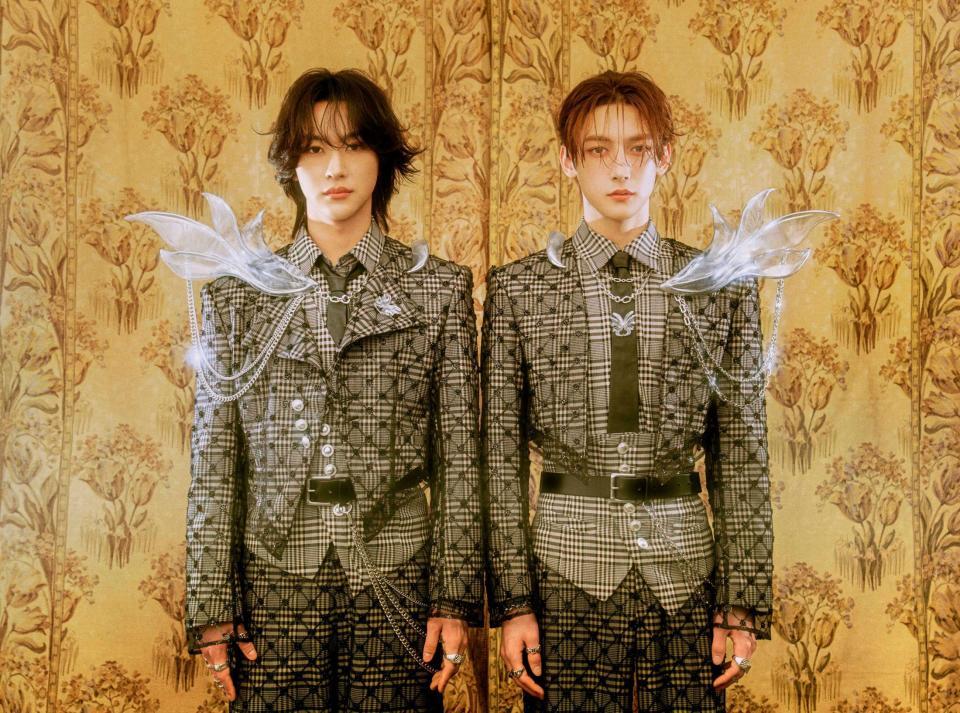 メジャーデビューが決まったＲＯＩＲＯＭの本多大夢（左）と浜川路己